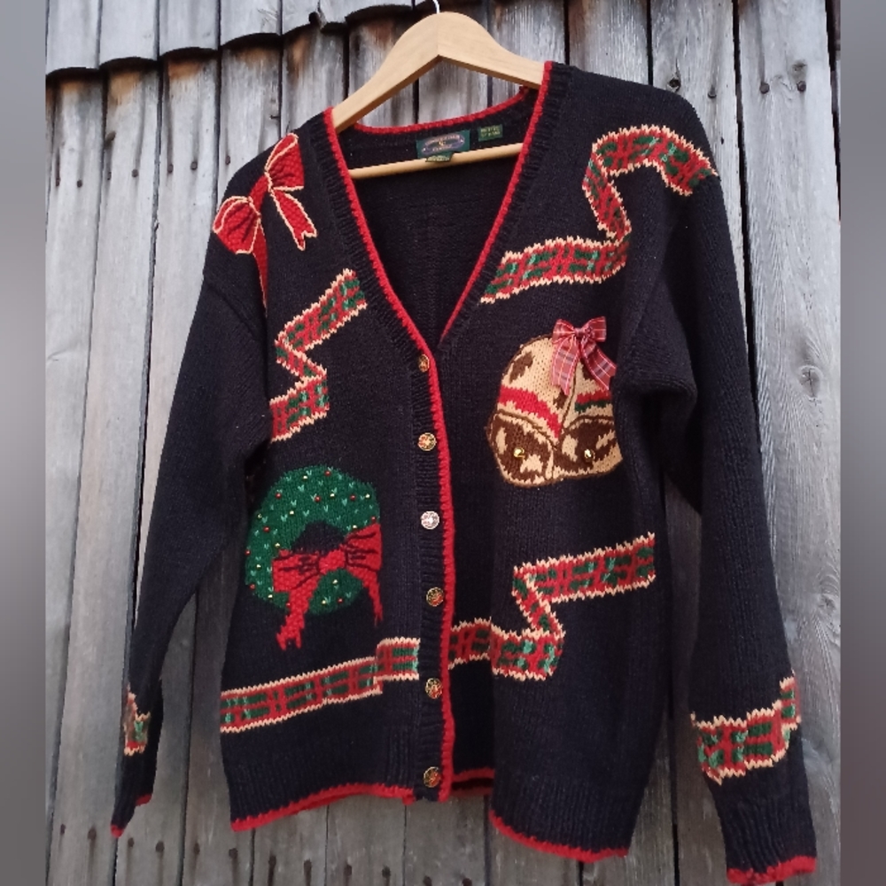 Vintage 90s hand knit cozy embellished holiday button down Christmas sweater M